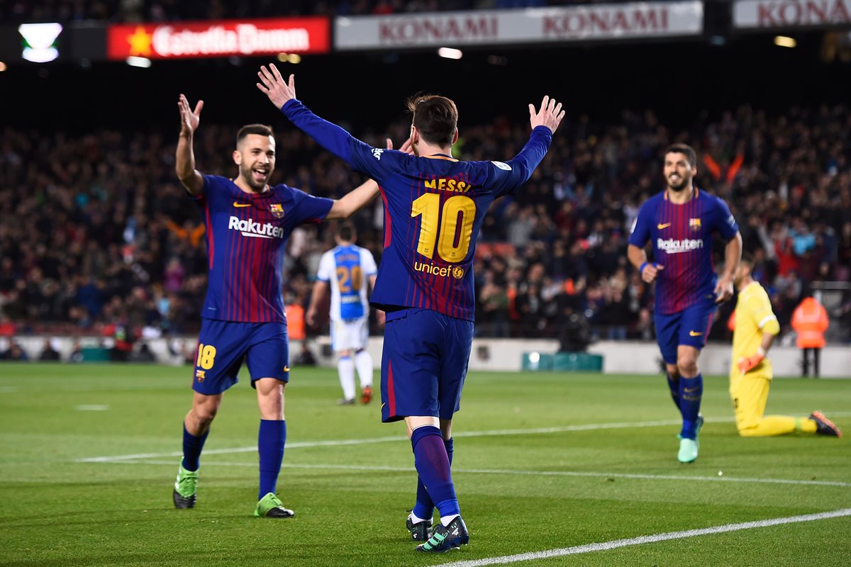 Messi puso de pie al público del Camp Nou con un fascinante triplete. (Foto Prensa Libre: AFP)