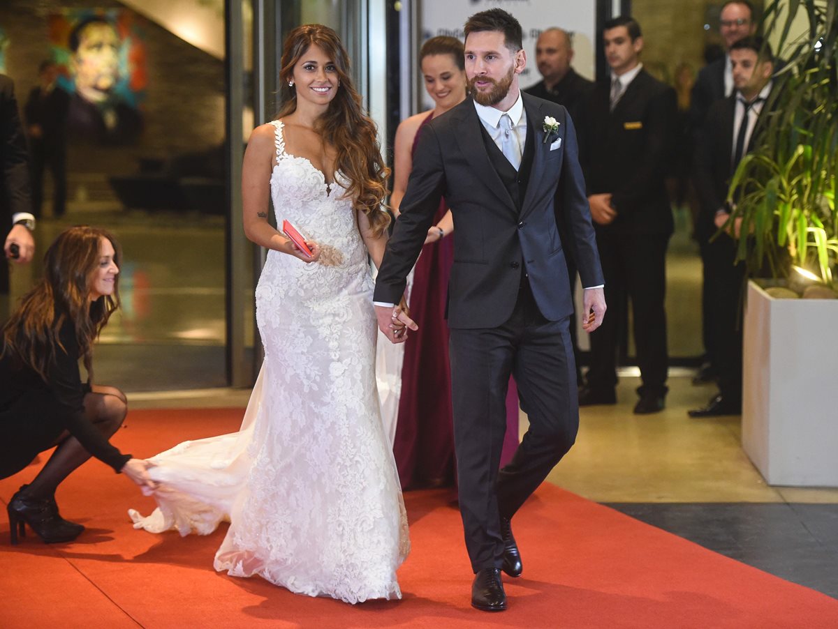 Varios ex compañeros de juego de Messi llegaron al a boda tales como Cesc Fábregas, Xavi Hernández, Carles Puyol y Samuel Etoo y los albicelestes Sergio Agüero y Ezequiel Lavezzi.