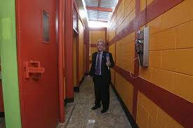El Juez de Mayor Riesgo B, Miguel Ángel Gálvez, inspeccionó en julio del 2016 dicho centro carcelario. (Foto, Prensa Libre: Hemeroteca PL)
