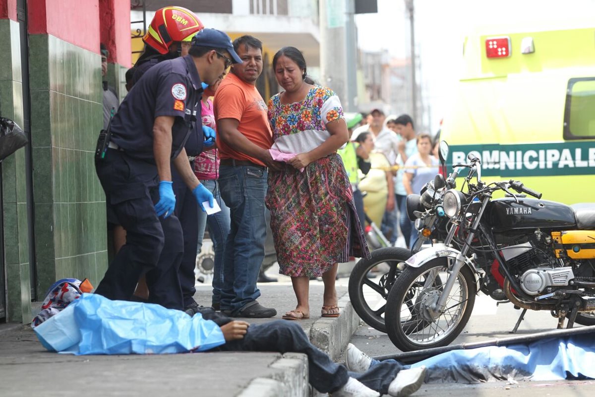 Familiares de las víctimas señalan que desconocen los motivos del ataque armado. (Foto Prensa Libre: Érick Ávila)