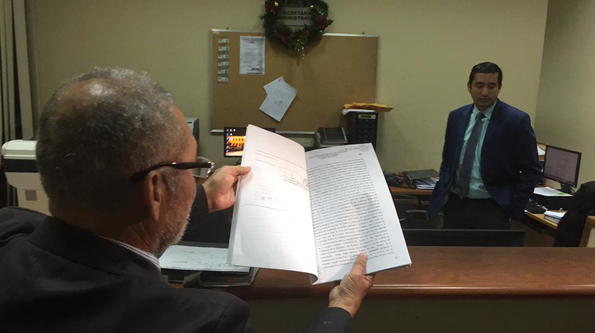 El abogado de la PGN, Evaristo Martínez, interpuso la querella en el Juzgado de Paz Penal. (Foto Prensa Libre: PGN)