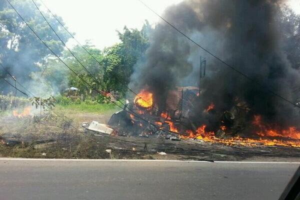 Cisterna se incendia en Cocales. (Foto cortesía de la usuaria de Twitter @Carlilima)