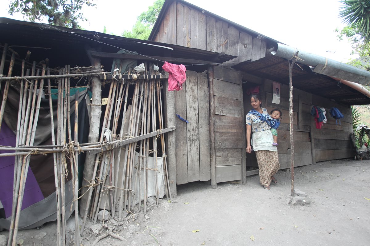 La pobreza extrema es uno de los factores que contribuyen a que los territorios se conviertan en expulsores de migrantes. (Foto Prensa Libre: Hemeroteca PL)
