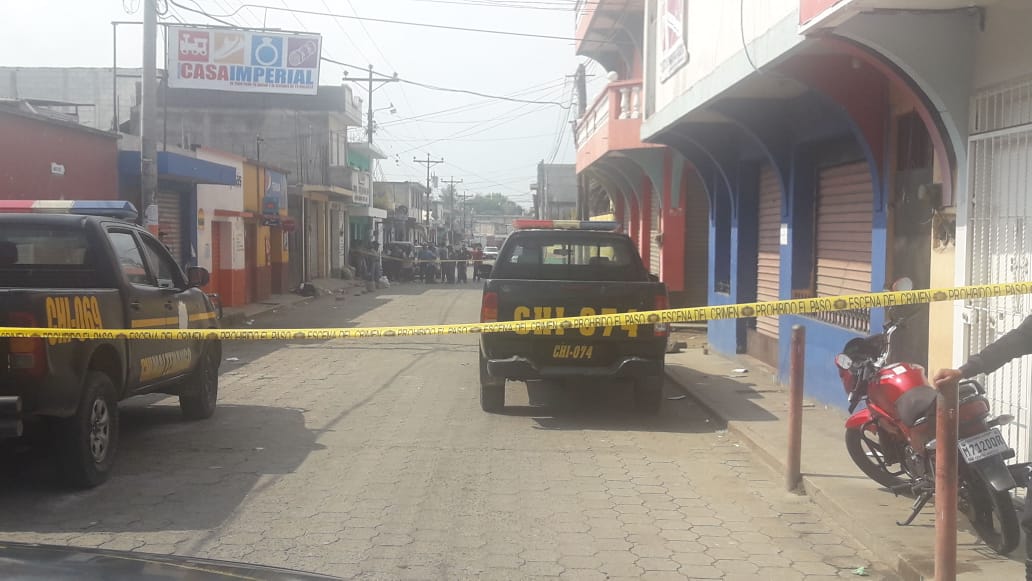 Lugar donde se registró el hecho armado. Las víctimas mortales estaban en diferentes ventas de licor del sector. (Foto Prensa Libre: Víctor Chamalé)
