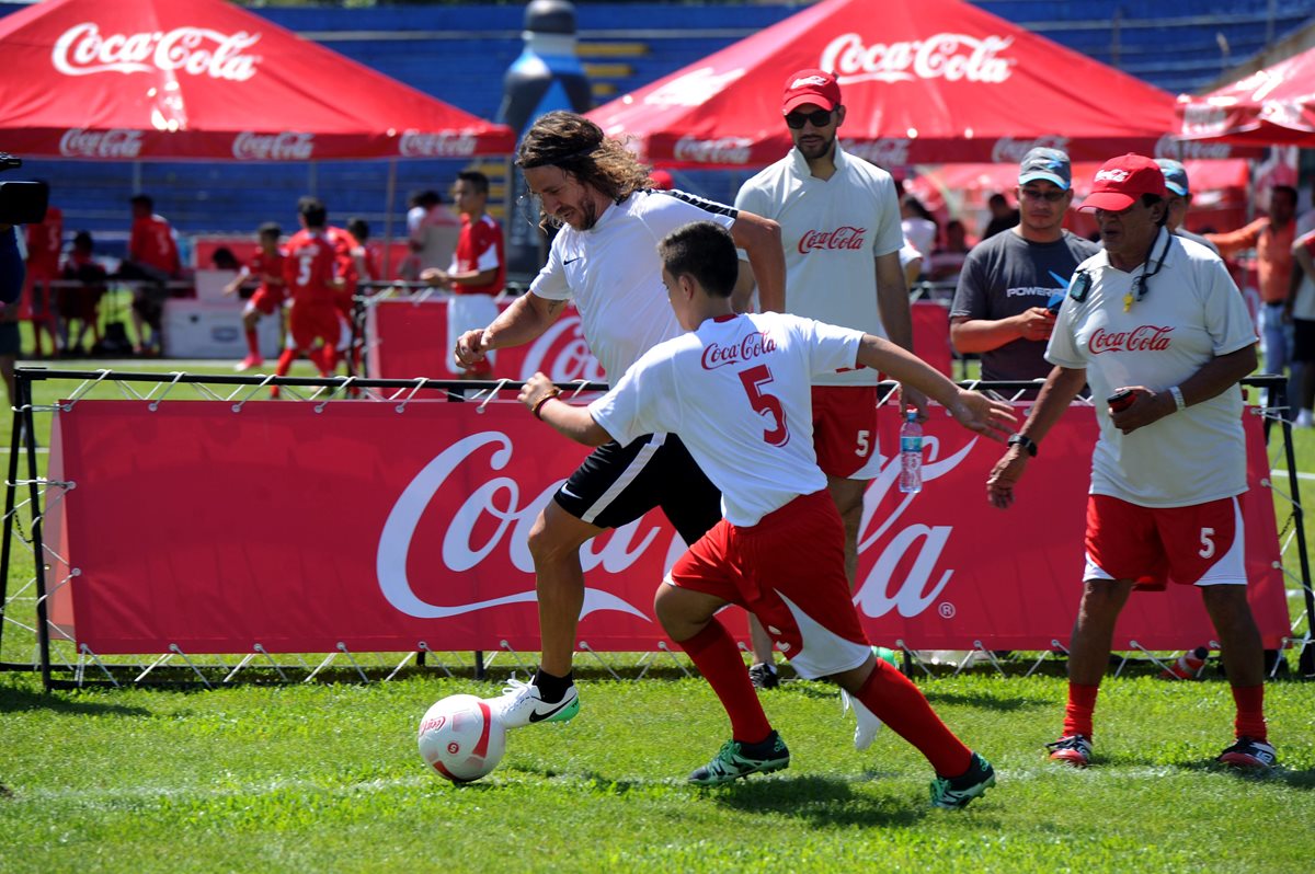 Carles Puyol en Guatemala: “Ustedes son el futuro del deporte y el país”