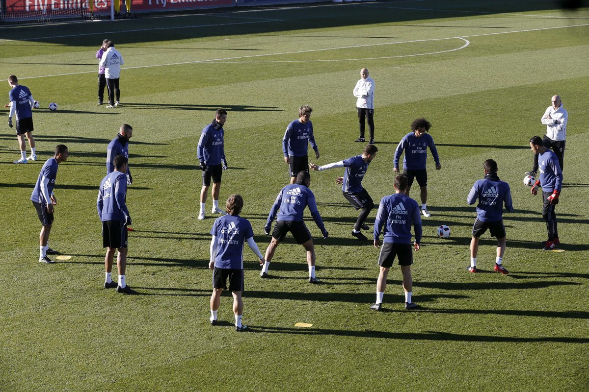 El Real Madrid se preparó con intensidad previo al primer duelo frente al Sevilla. (Foto Prensa Libre: EFE)