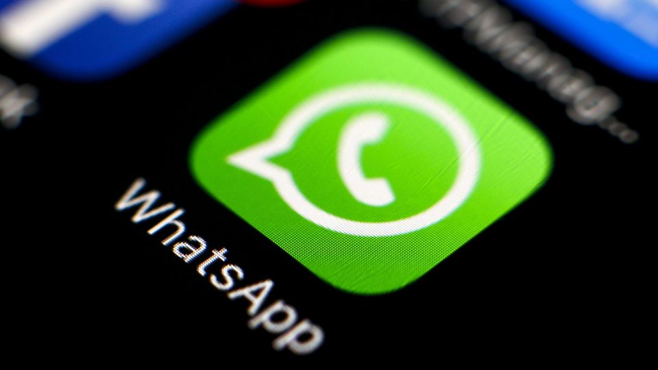WhatsApp registra las horas de conexión y eso serviría para sacar conclusiones de los usuarios (Foto Prensa Libre: EFE).