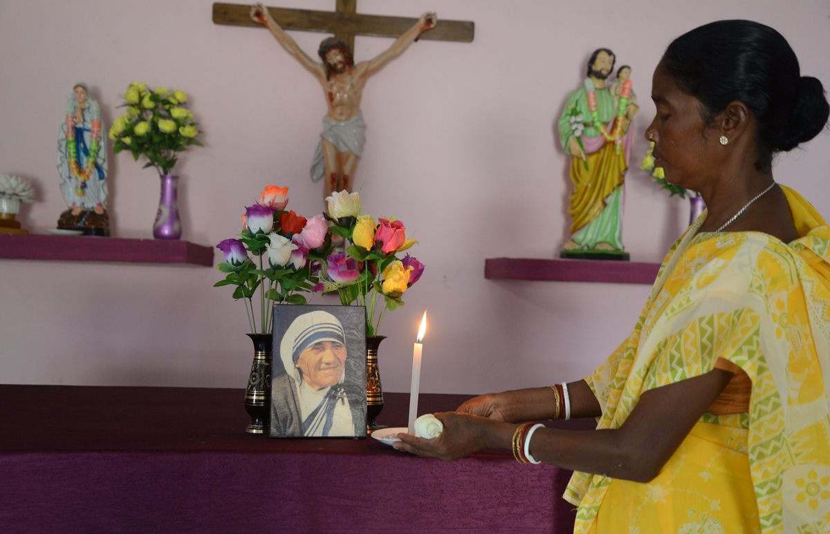 Mónica Besra asegura que la Madre Teresa la curó milagrosamente. (Foto Prensa Libre: AFP).