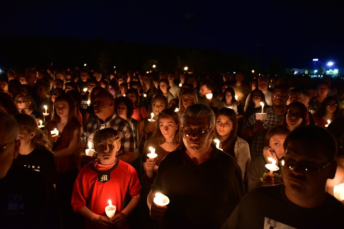 Cientos de personas recordaron a Christina Grimmie en Nueva Jersey, con homenajes. (Foto Prensa Libre: AFP)