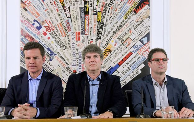 Víctimas del abuso sexual en Chile: Jose Andrés Murillo (derecha), James Hamilton (centro) y Juan Carlos Cruz (izquierda), en una rueda de prensa en Roma. (GETTY IMAGES)