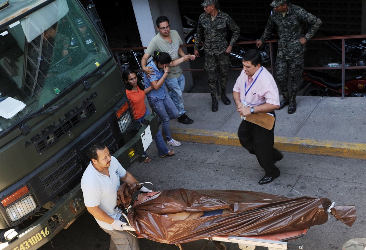 La violencia en Honduras causa un promedio de 13 muertes diarias según las autoridades. (Foto Prensa Libre: AFP).