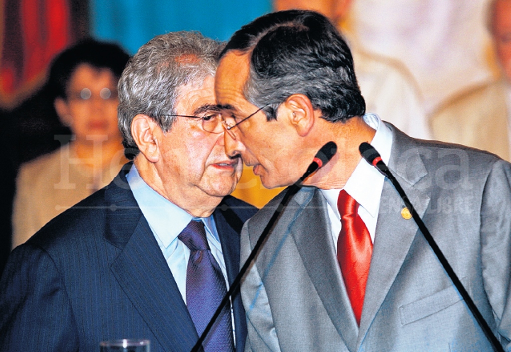 Álvaro Colom y Rafael Espada estuvieron al mando del gobierno desde el 2008 al 2012. (Foto Prensa Libre: Hemeroteca PL)