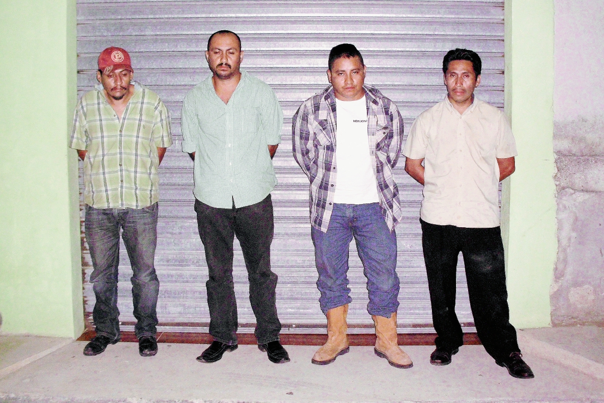 Los cuatro detenidos en Sanarate, El Progreso, son sindicados de pertenecer al cartel mexicano de las drogas “los Zetas”. (Foto Prensa Libre:)