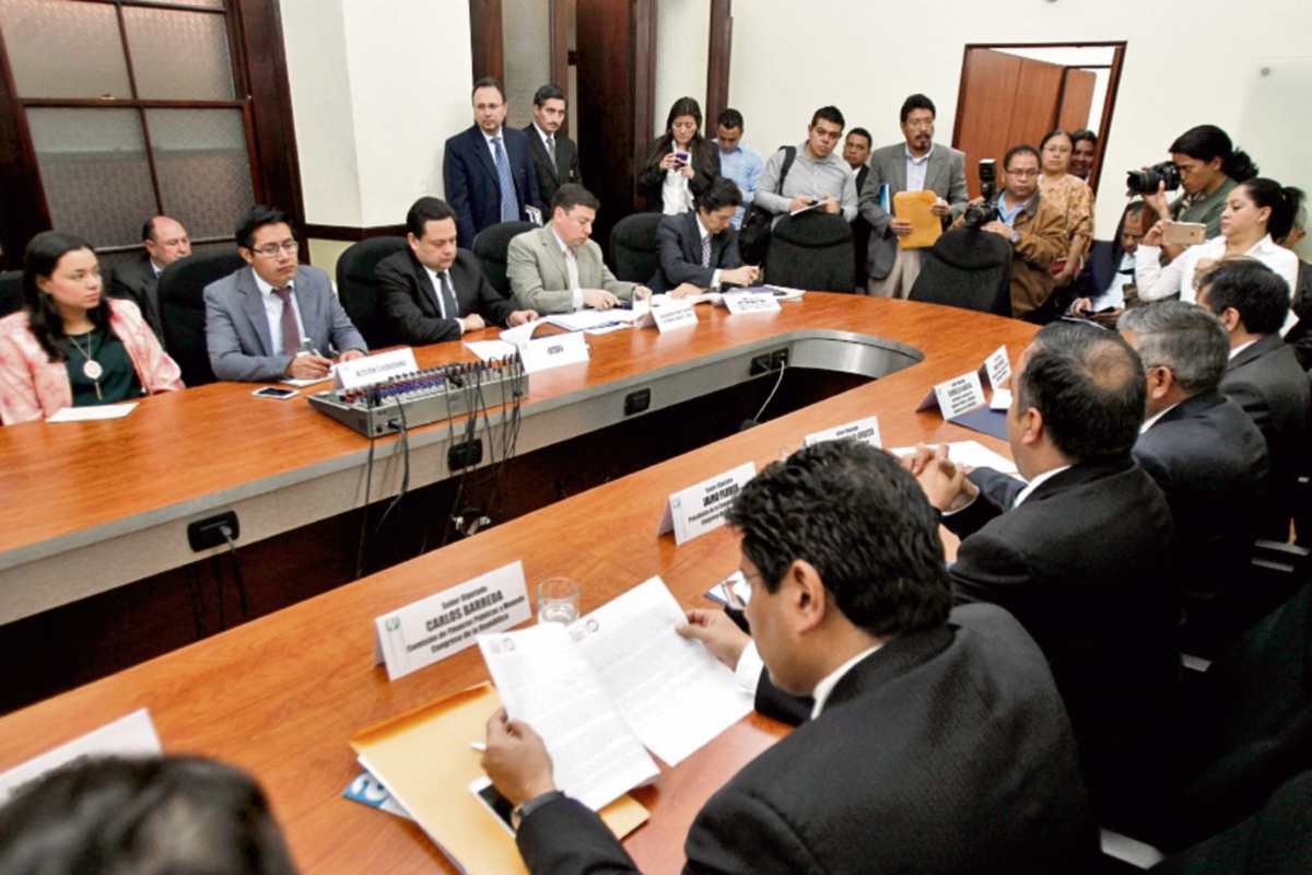 La comisión Técnica de Finanzas aplazó para después de Semana Santa un dictamen que avalaría liberación de candados. (Foto Prensa Libre: Paulo Raquec)