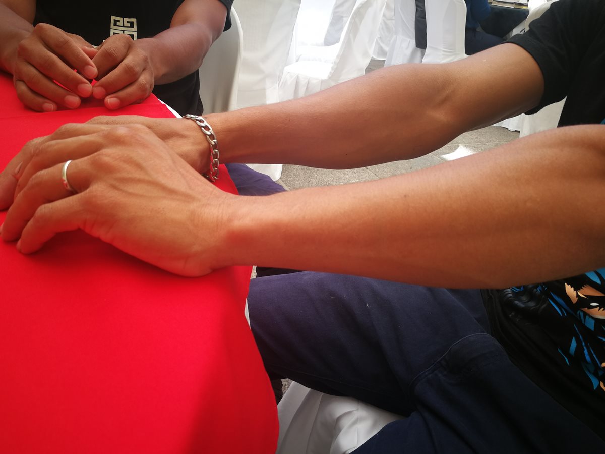 Los dos jóvenes que estuvieron privados de libertad ahora se expresan por medio del arte. (Foto Prensa Libre: Oscar García).