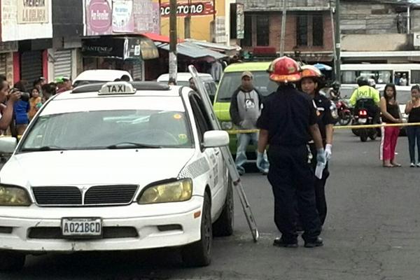 Dos mujeres muertas dentro de un taxi, en la colonia Planes de Minerva, zona 11 de Mixco. <br _mce_bogus="1"/>