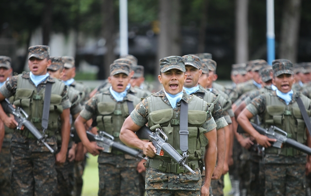 El documento señala que el Ejército tiene implicación en secuestros y tráfico de drogas. (Foto Prensa Libre: Hemeroteca PL)