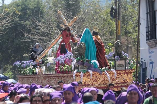 Imagen de Jesús Nazareno de la Salvación recorre Antigua Guatemala. (Foto: Hemeroteca PL)