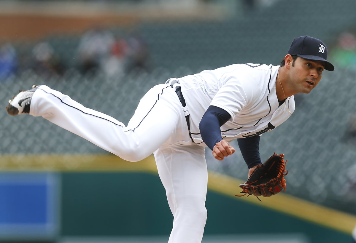 Aníbal Sánchez salió de aprietos sin sufrir daños mayores, y los Tigres de Detroit derrotaron el jueves por 7-3 a los Atléticos de Oakland. (Foto Prensa Libre: AFP)
