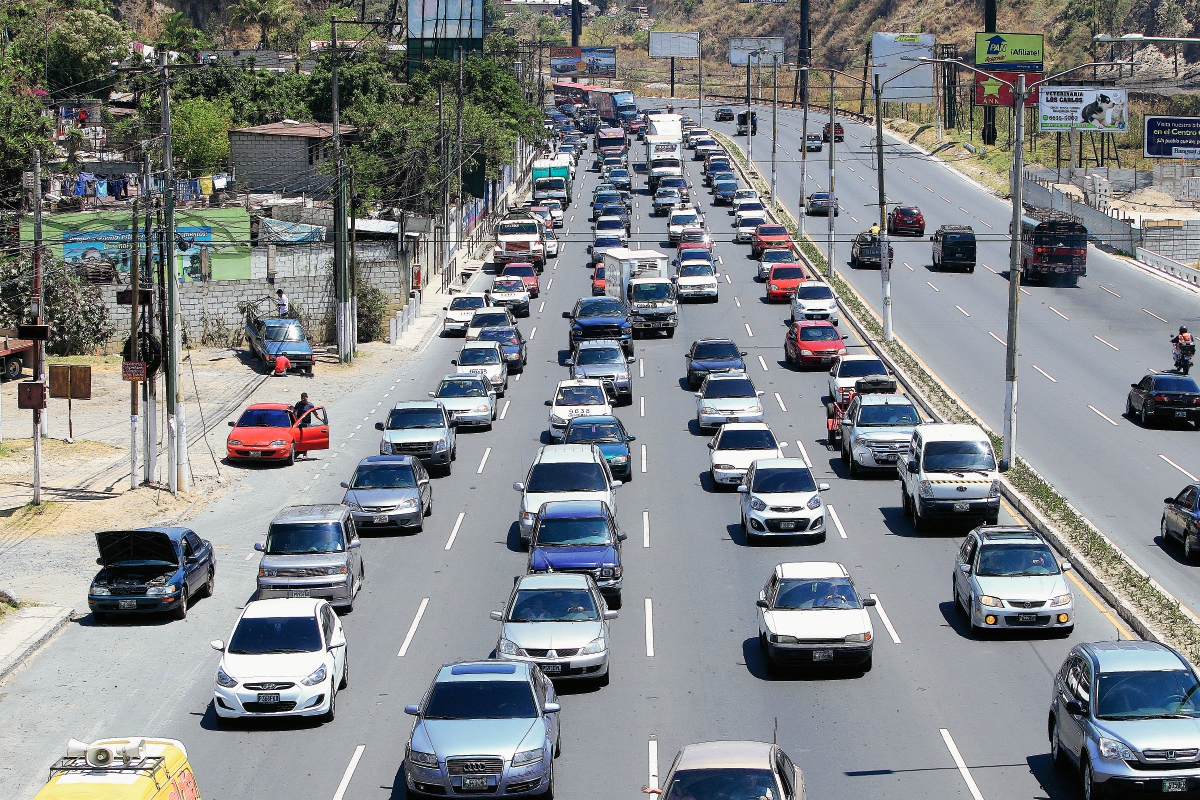 La municipalidad capitalina reduce el pago de multas de tránsito y de los automotores que están en el predio municipa. (Foto Prensa Libre: Hemeroteca).