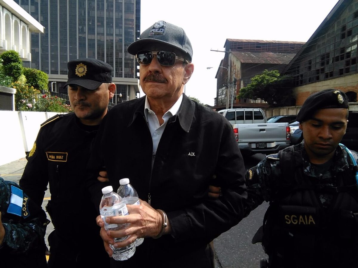 Julio R. Barrios directivo de la empresa Mayafert capturado esta mañana. (Foto Prensa Libre: Estuardo Paredes)