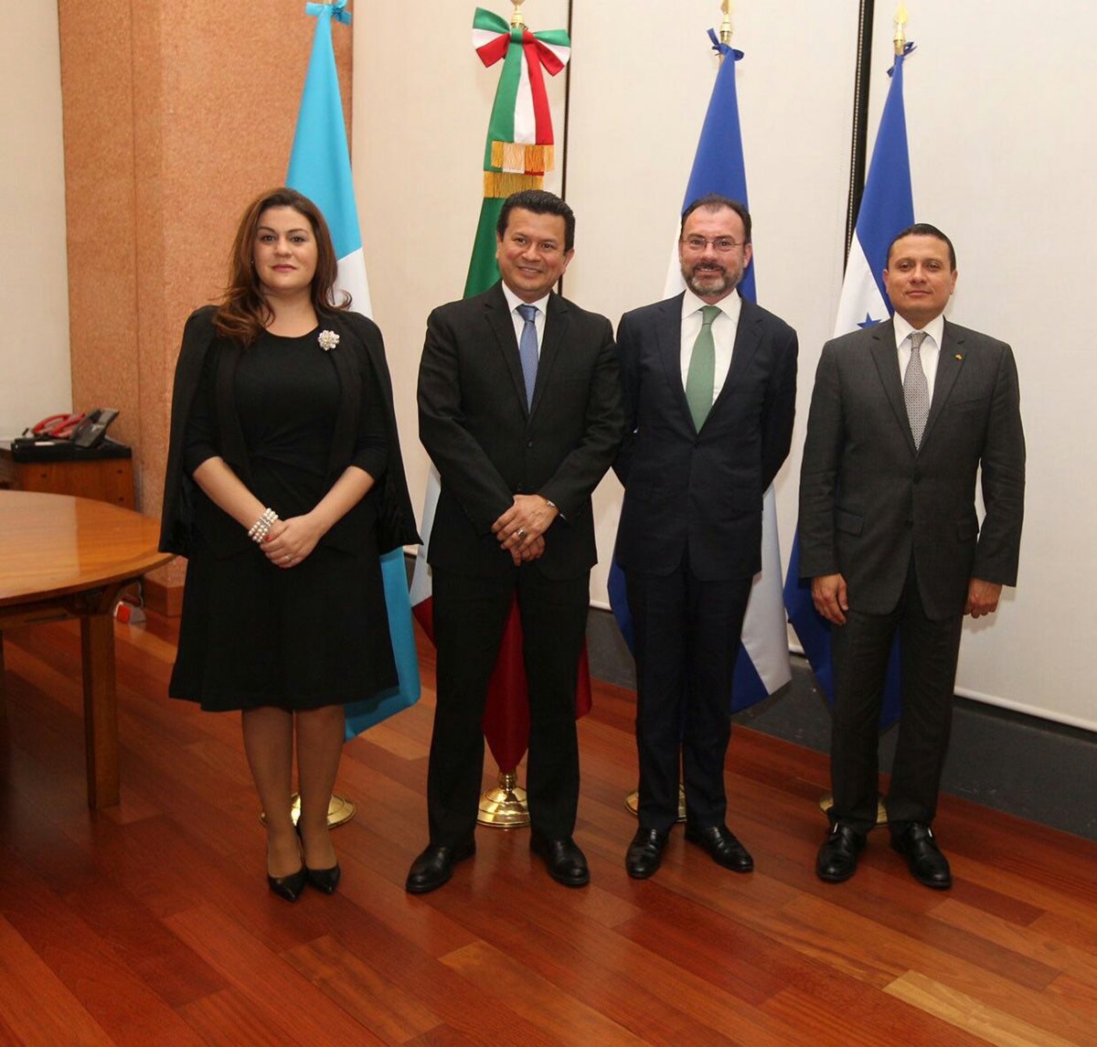 Los cancilleres del Tríangulo Norte acordaron velar porque se respeten los derechos de los migrantes.(Foto Prensa Libre: cortesía)