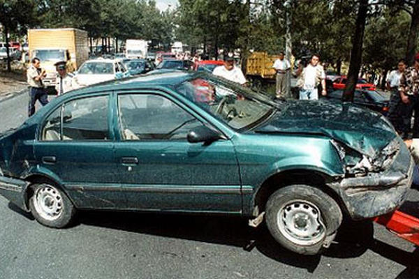 Autoridades locales indican que los accidentes de tránsito aumentan debido a que los conductores beben alcohol. (Foto Prensa Libre: Archivo)<br _mce_bogus="1"/>