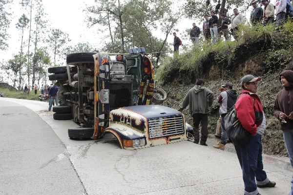 autobús accidentado   en el km 69 de la ruta entre San Martín Jilotepeque y Chimaltenango.
