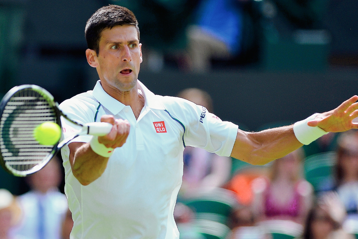 Novak Djokovic durante el juego ante Philipp Kohlschreiber. (Foto Prensa Libre: AFP)