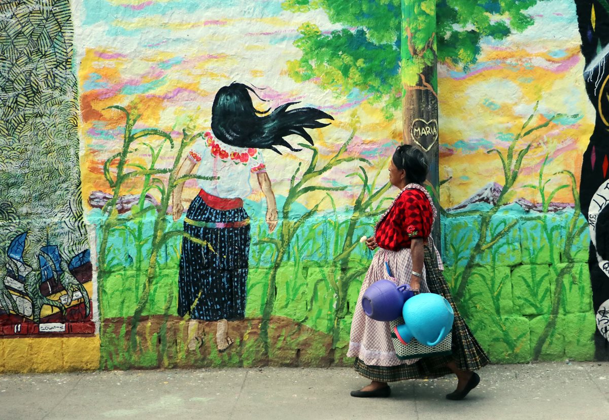 Recrean pinturas en Xela. (Foto Prensa Libre: Carlos Ventura)