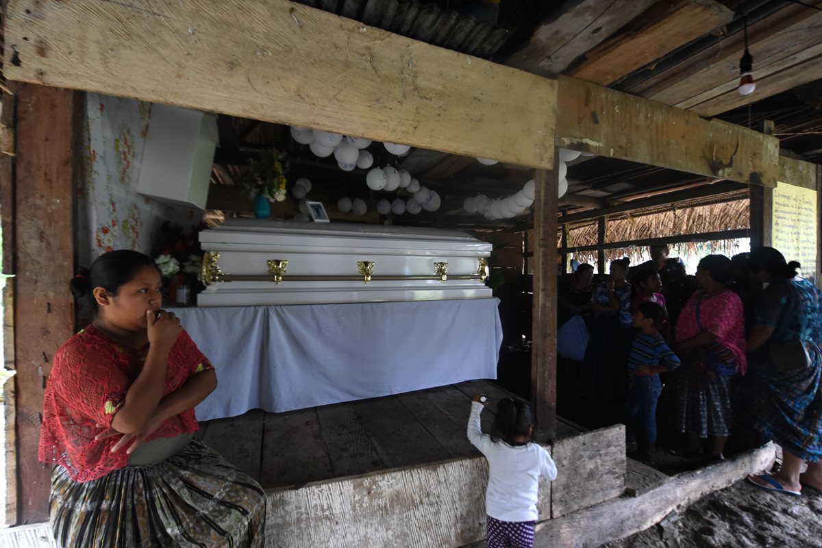 su familia esperó por varios días, en la remota aldea indígena de San Antonio Secortez, Alta Verapaz.