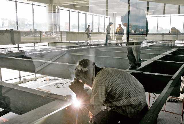 A pesar de la remodelación del 2006, el Aeropuerto Internacional La Aurora funciona con deficiencias. Los gastos generaron dudas.