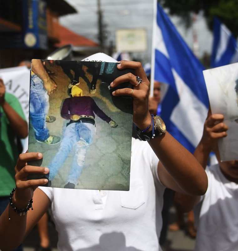 Pobladores de Masaya recuerdan a héroes caídos en revueltas antigubernamentales en Nicaragua. (AFP).