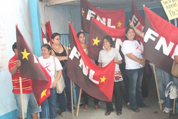 Sindicalistas ocupan Área de Salud de Chiquimula en demanda de medicamentos e insumos. (Foto Prensa Libre: Edwin Paxtor)