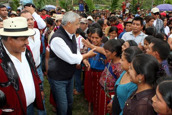 Pérez Molina hizo una gira de trabajo por Chajul, Quiché. (Foto Prensa Libre: Óscar Figueroa)