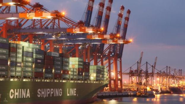 Actualmente a los buques de carga chinos les toma cerca de 48 días llegar a puertos como el de Rotterdam. GETTY IMAGES