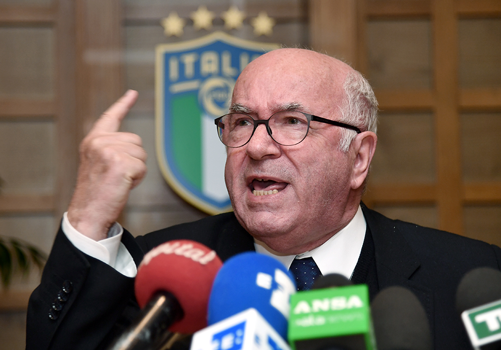 El futbol italiano queda acéfalo con la renuncia de Carlo Tavecchio. (Foto Prensa Libre: AFP)
