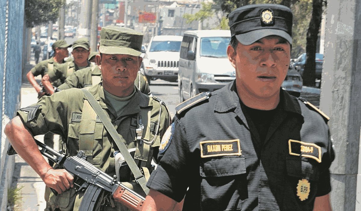 Arzú aprueba tratar convenio con ejército para dar seguridad en la capital