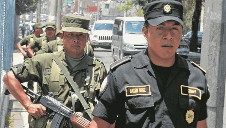 El Ejército de Guatemala apoya a la Policía Nacional Civil en tareas de seguridad ciudadana desde hace varios años. (Foto Prensa Libre: HemerotecaPL)