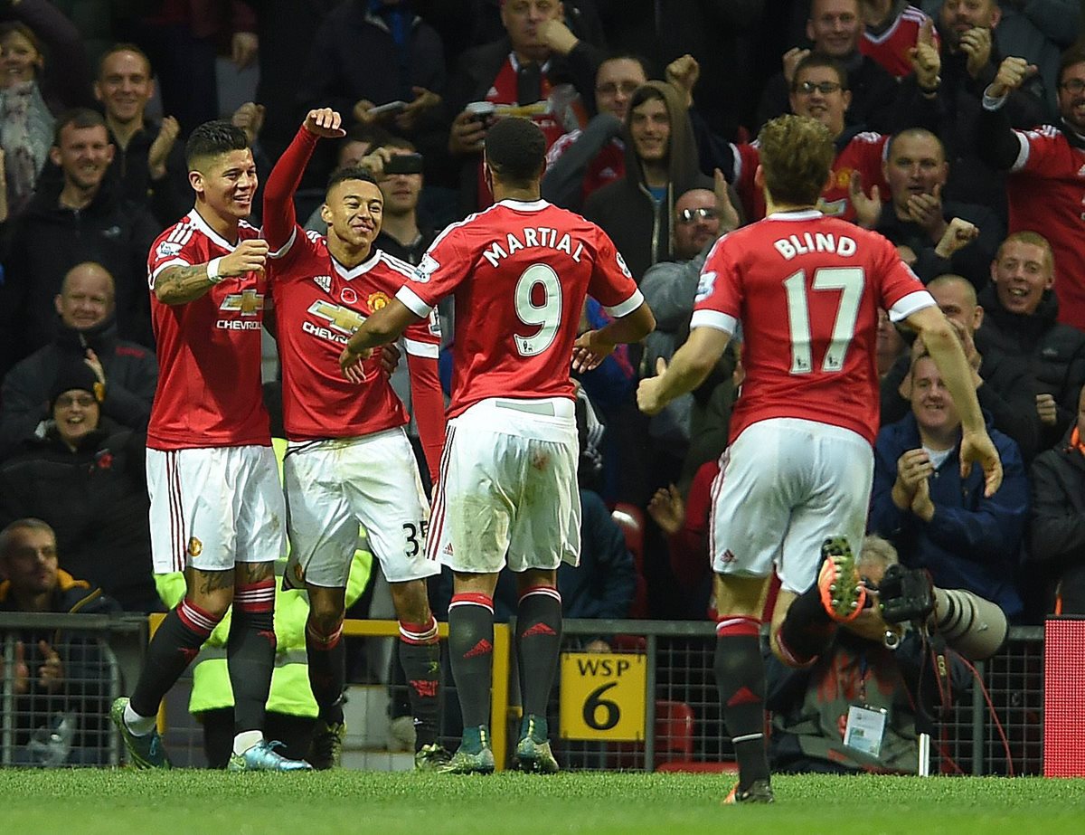 El Manchester United se acercó al grupo de equipos líderes del torneo en Inglaterra. (Foto Prensa Libre: AP)