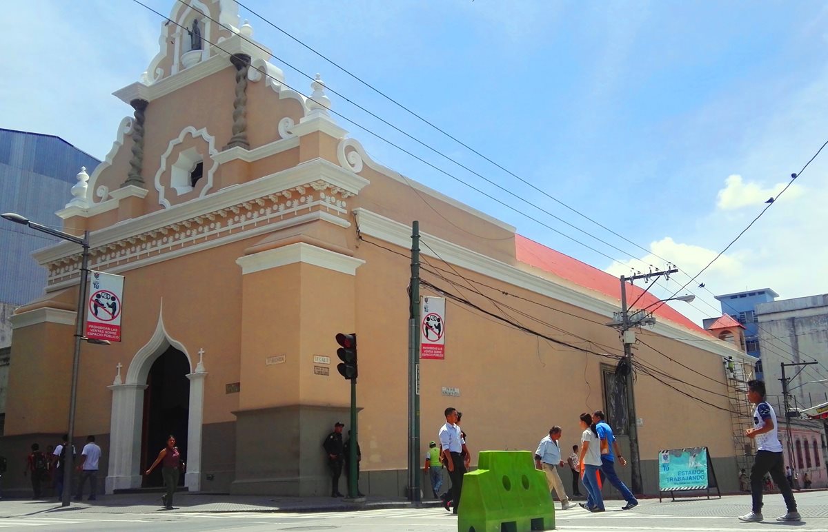 Restauran la Iglesia de Santa Clara luego de varios años de abandono y daños. (Foto Prensa Libre: Edwin Pitán)
