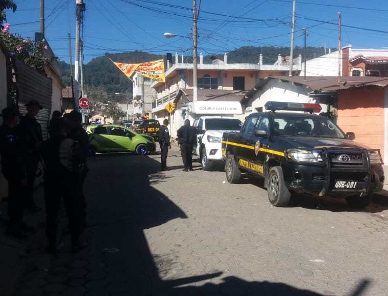 Los allanamientos se hicieron en conjuntos con agentes de Policía Nacional Civil y Ministerio Público. (Foto Prensa Libre: Cortesía)