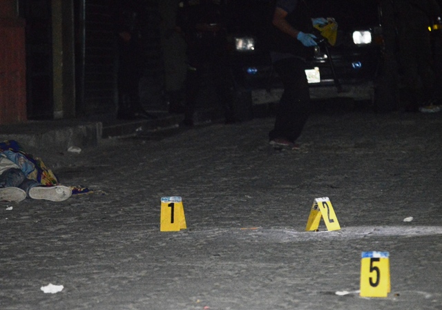 El ataque al joven comerciante se dio en el barrio La Laguna, en la cabecera de Zacapa. (Foto Prensa Libre: Víctor Gómez)