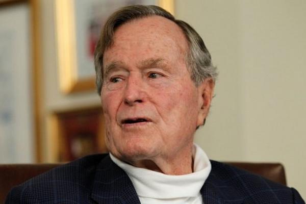 El expresidente de EE.UU., George H.W. Bush durante una entrevista el 29 de marzo de 2012 en Texas. (Foto Prensa Libre: AFP)