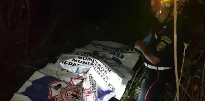 Cuatro cadáveres fueron localizados en una finca de Itzapa, Chimaltenango. Foto Prensa Libre: Bomberos Municipales Departamentales.