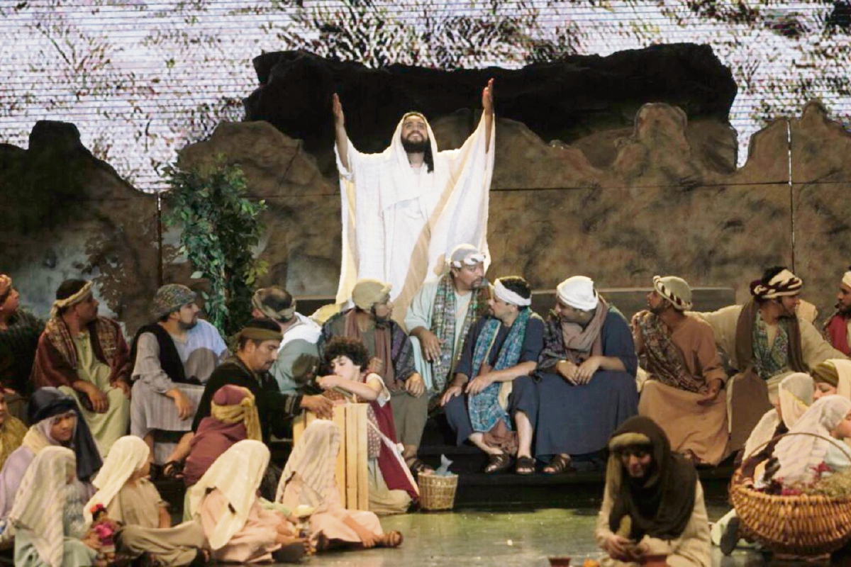 Los trajes, maquillaje, luces y sonido cautivaron a los asistentes. (Foto Prensa Libre: Edwin Bercián)