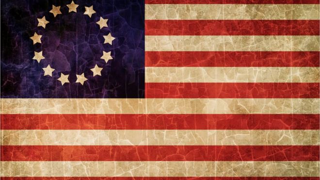 Algunos consideran que la primera bandera estadounidense puede ser ofensiva. THINKSTOCK