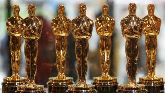 La escasez de premios Oscar a la venta ha hecho que las estatuillas entregadas antes de 1950 alcancen cifras astronómicas en subastas. AFP