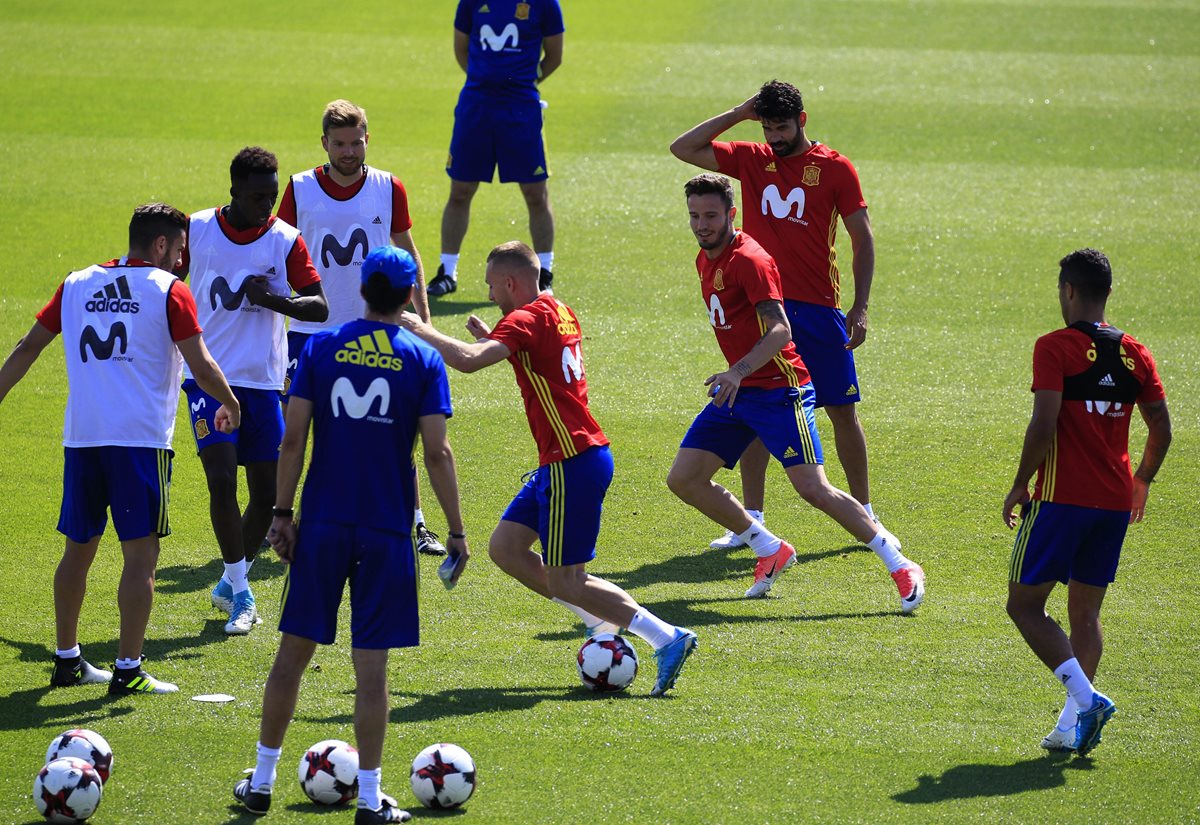 Los jugadores de la selección española se preparan para los duelos amistosos. (Foto Prensa Libre: EFE)