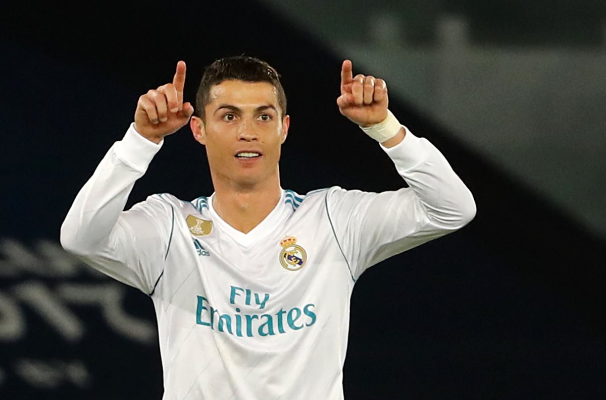 Cristiano sigue dando títulos al Real Madrid y este sábado marcó el gol del triunfo en la final del Mundial de Clubes. (Foto Prensa Libre: AFP)
